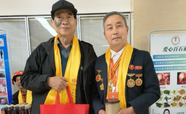 任八金几十年来，不忘初心，砥砺前行，牢记使命，将全部精力投到医学事业上